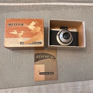 VINTAGE late 1940’s, Universal Camera Corporation Meteor camera.